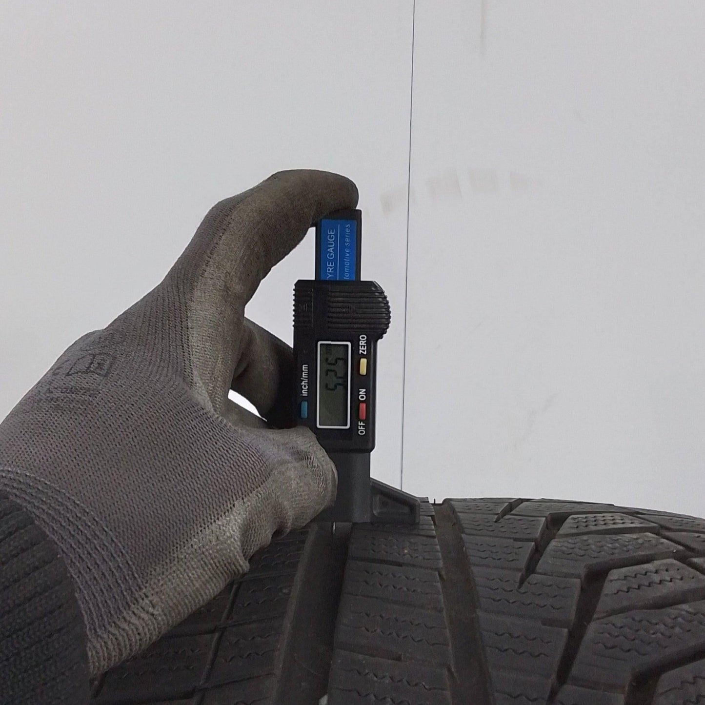 1 Hankook Winter Icept evo 2 275 35 19 100V m+s