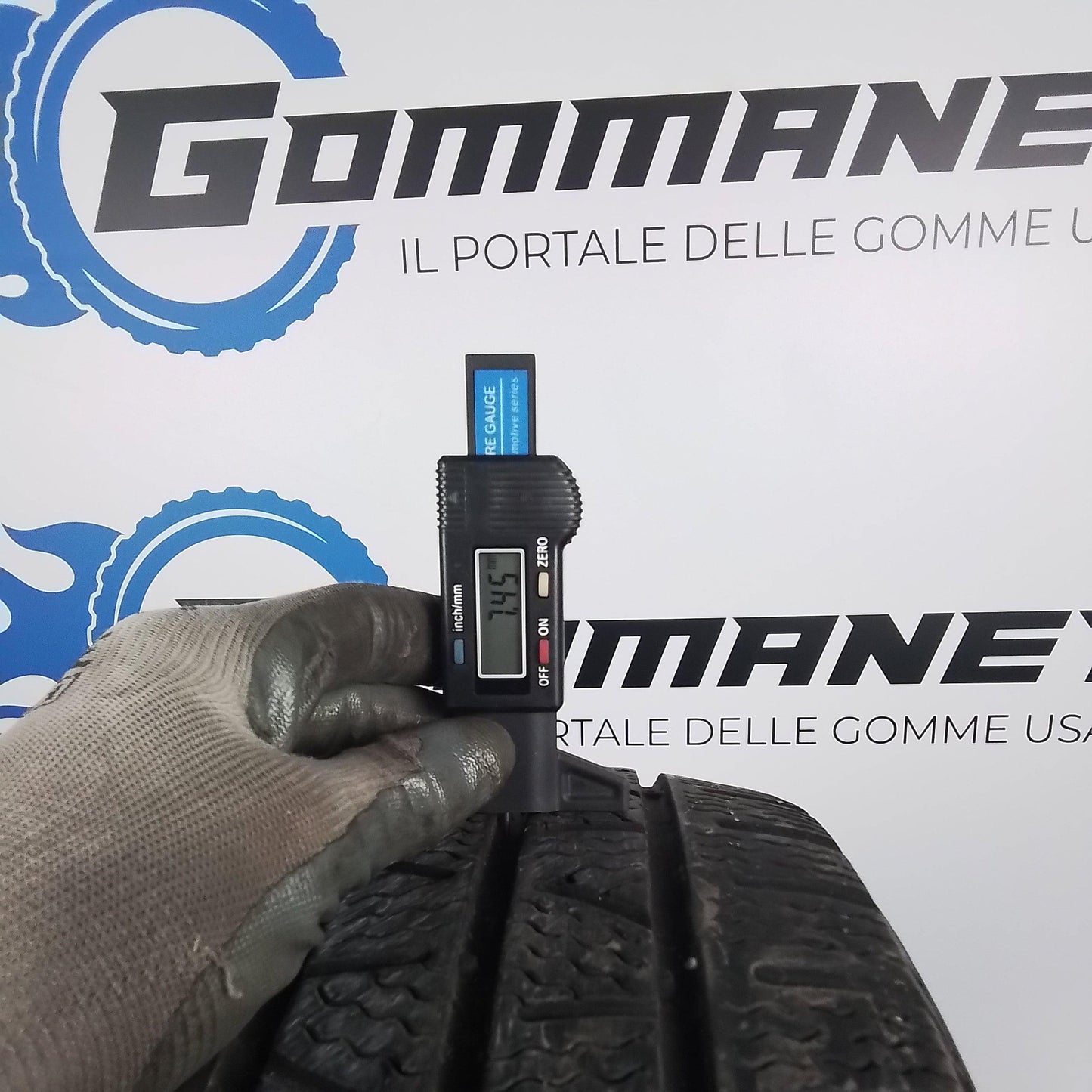 4 Pirelli 215/60 R15 Carrier Winter