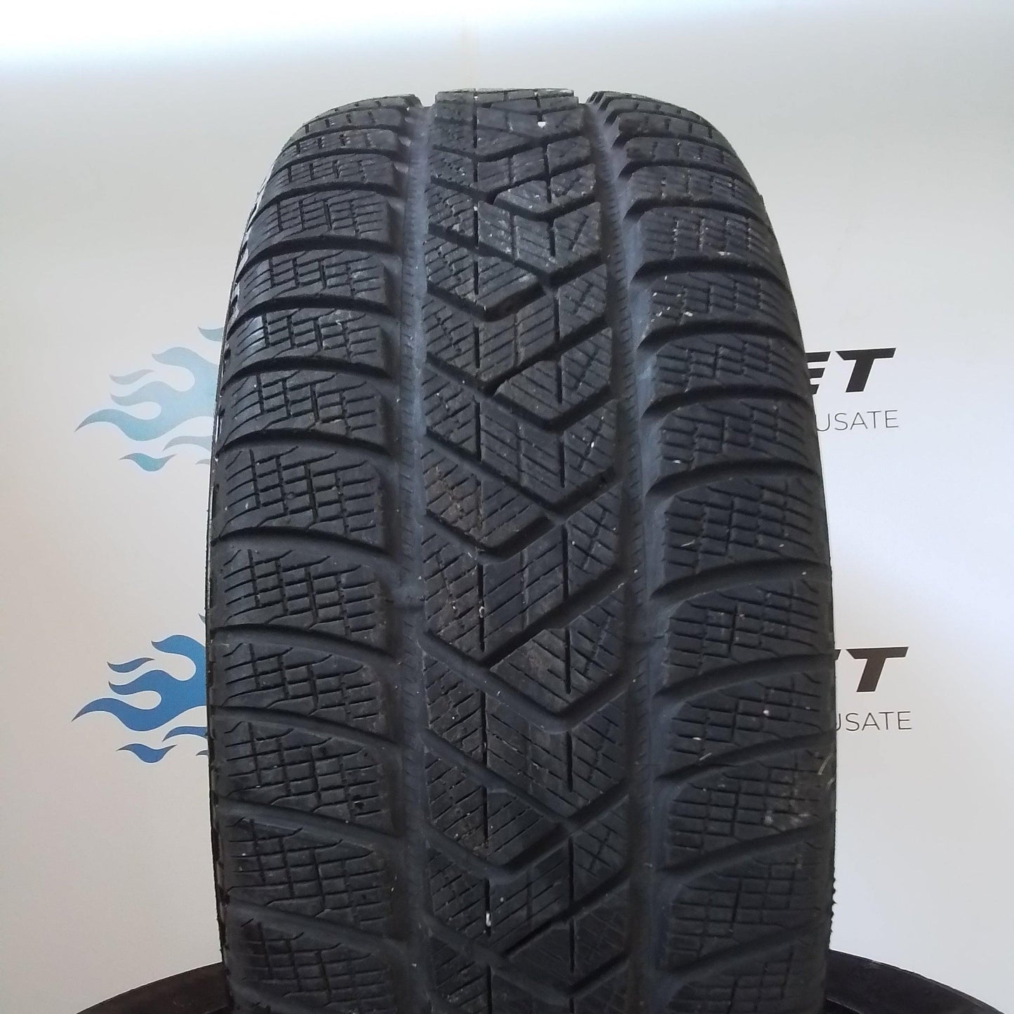 4 Pirelli Scorpion Winter 215 65 17 99H m+s