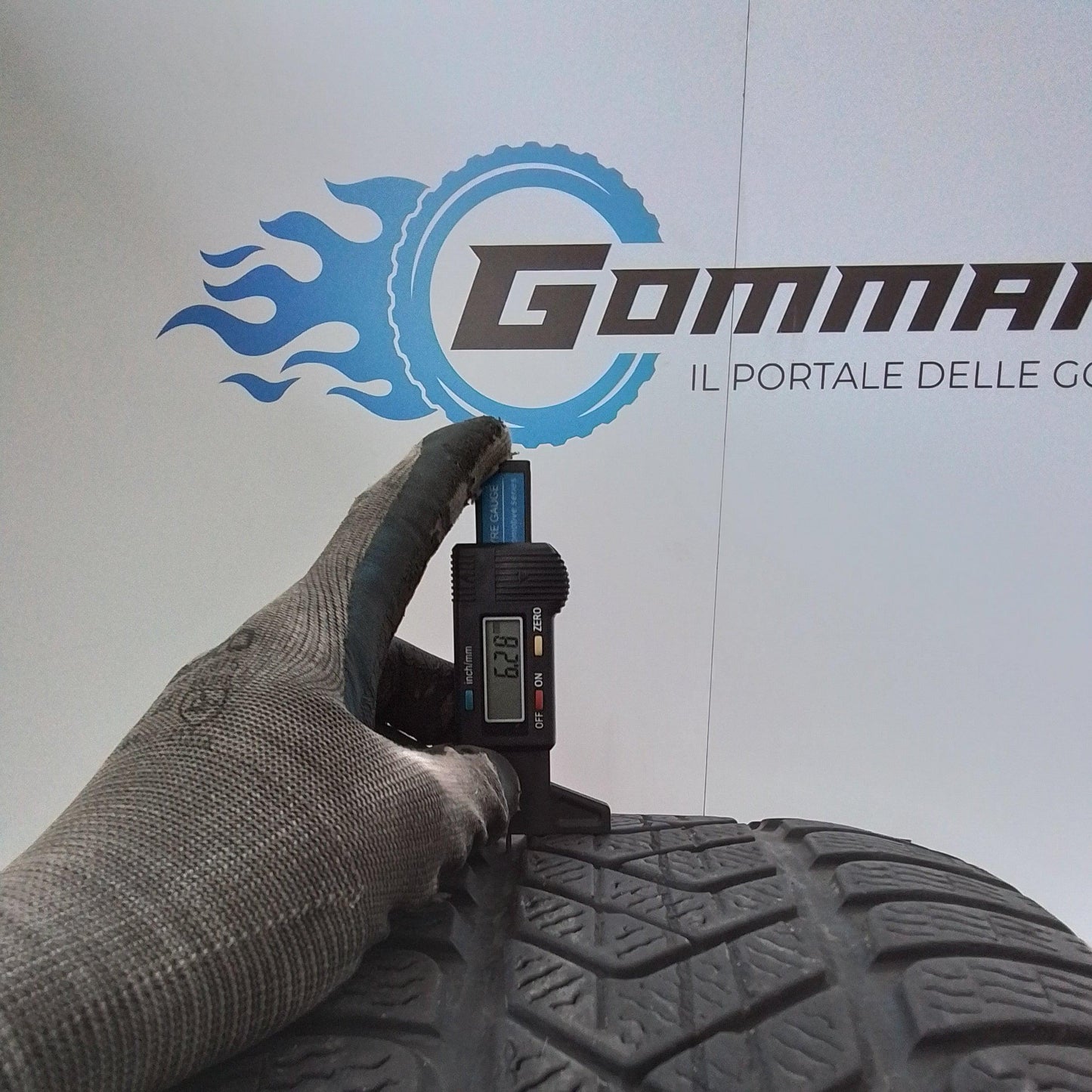 4 Pirelli Scorpion Winter 215 65 17 99H m+s