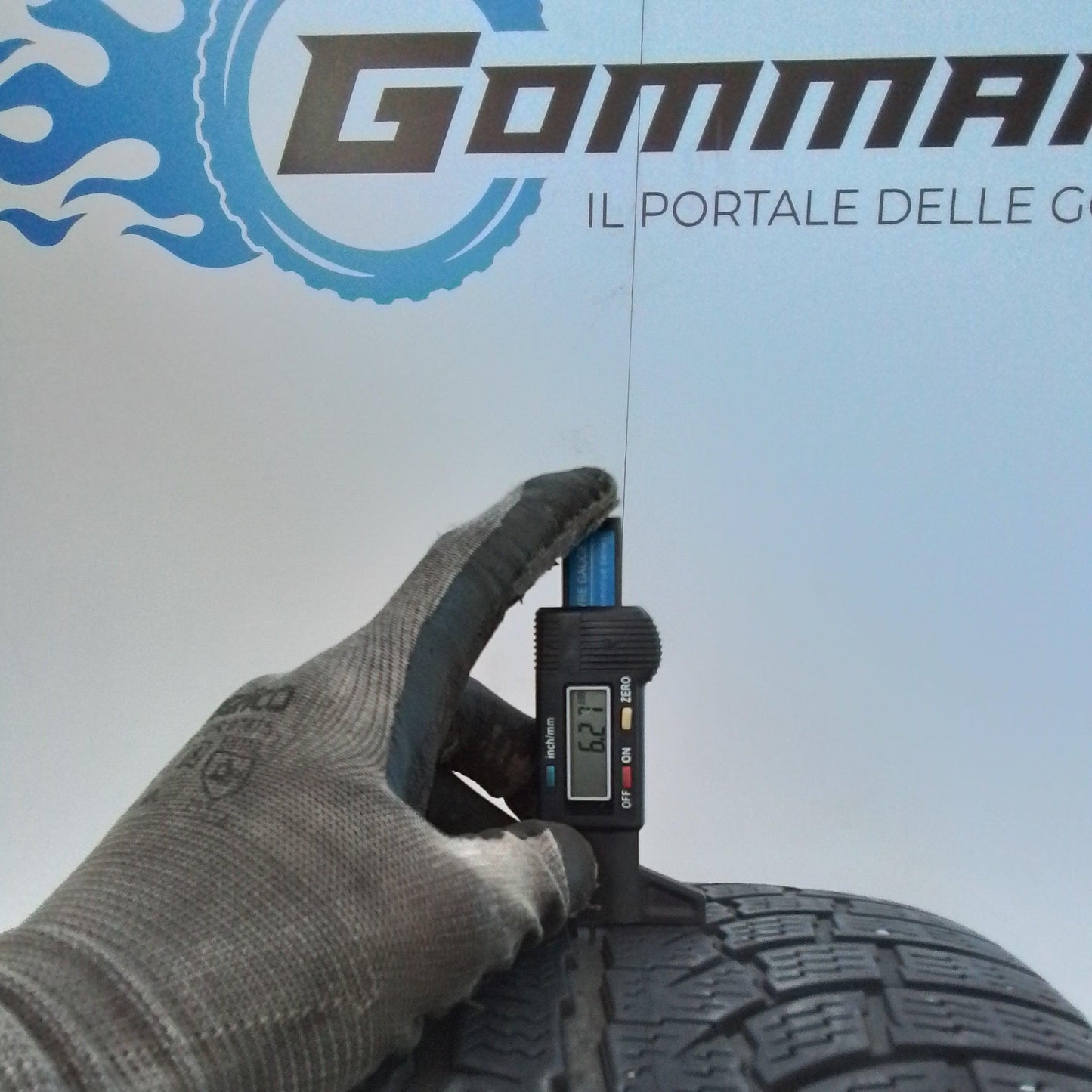 4 Nokian 235/45 R19 Wr A4