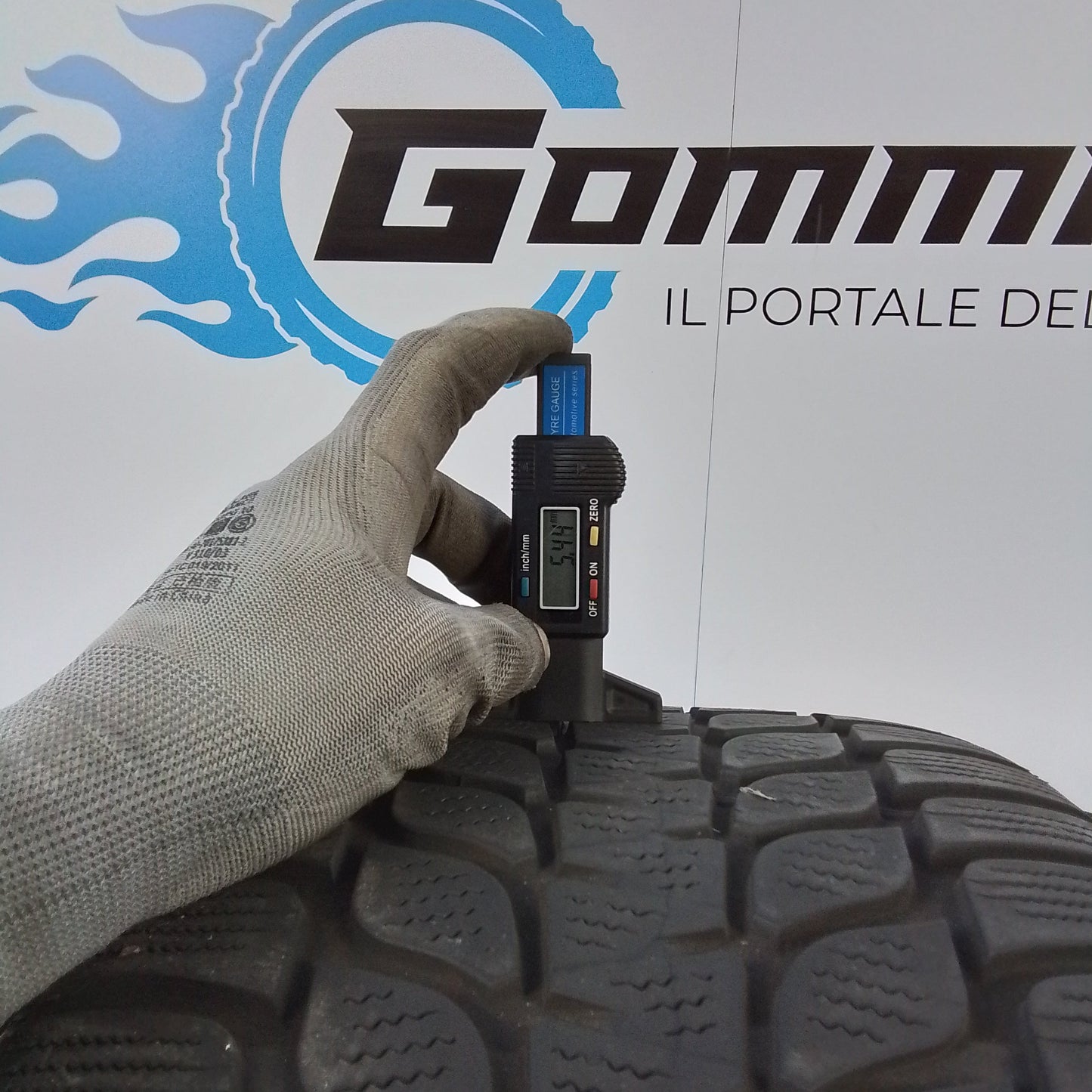 4 Bridgestone 235/45 R18 Blizzak LM-25V 98V M+S