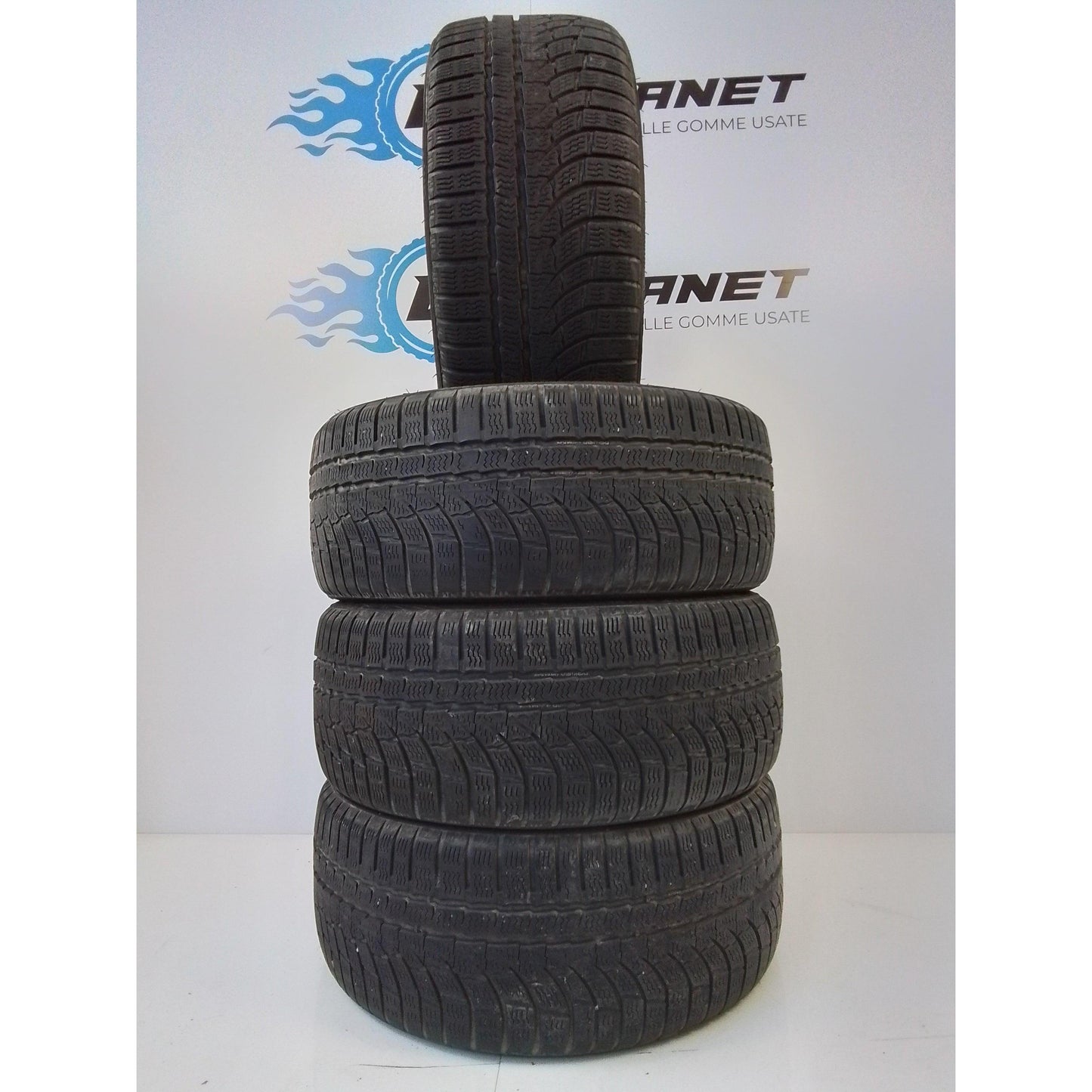 4 Nokian 235/45 R19 Wr A4