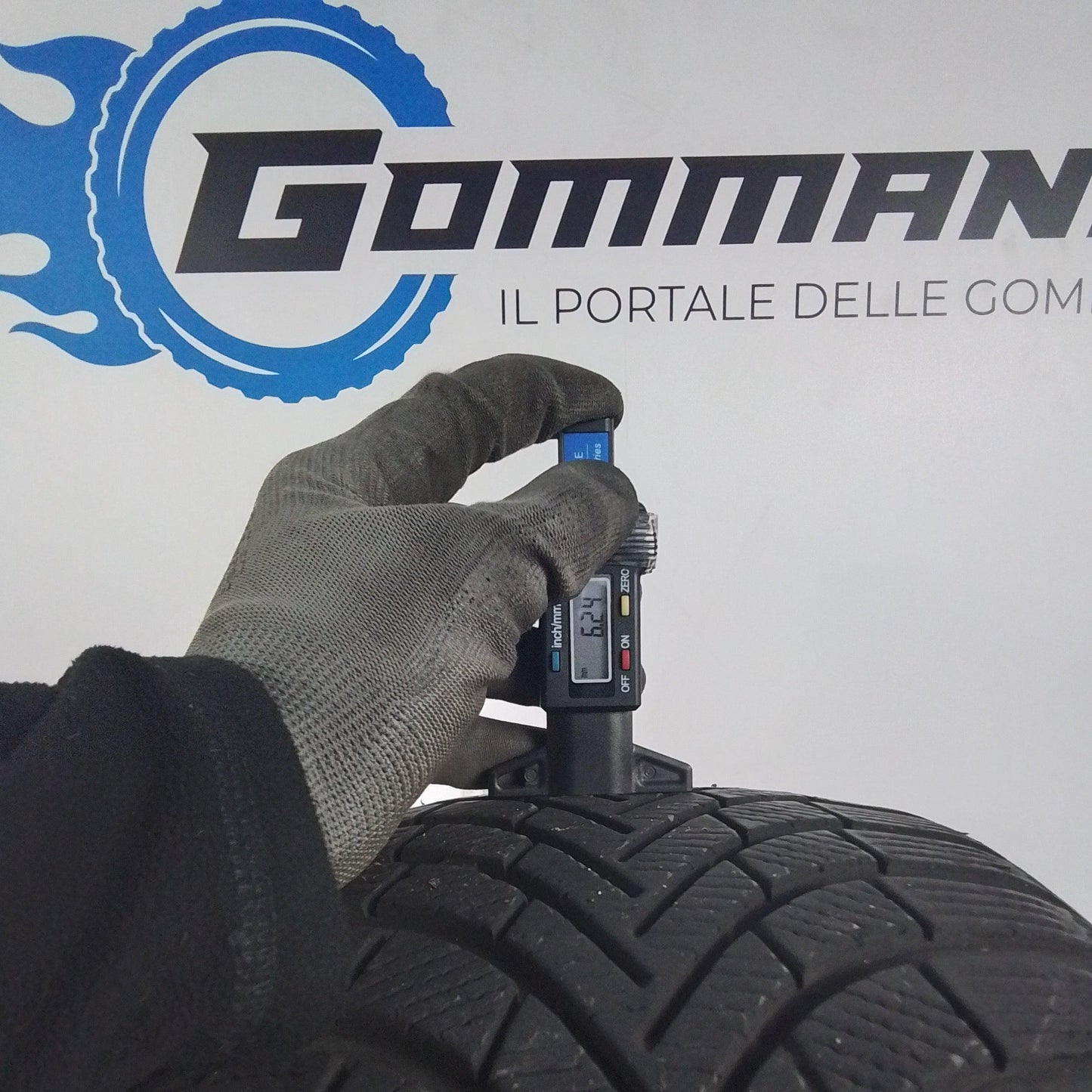 4 Maxxis 235/55 R17 Victra Snow SUV