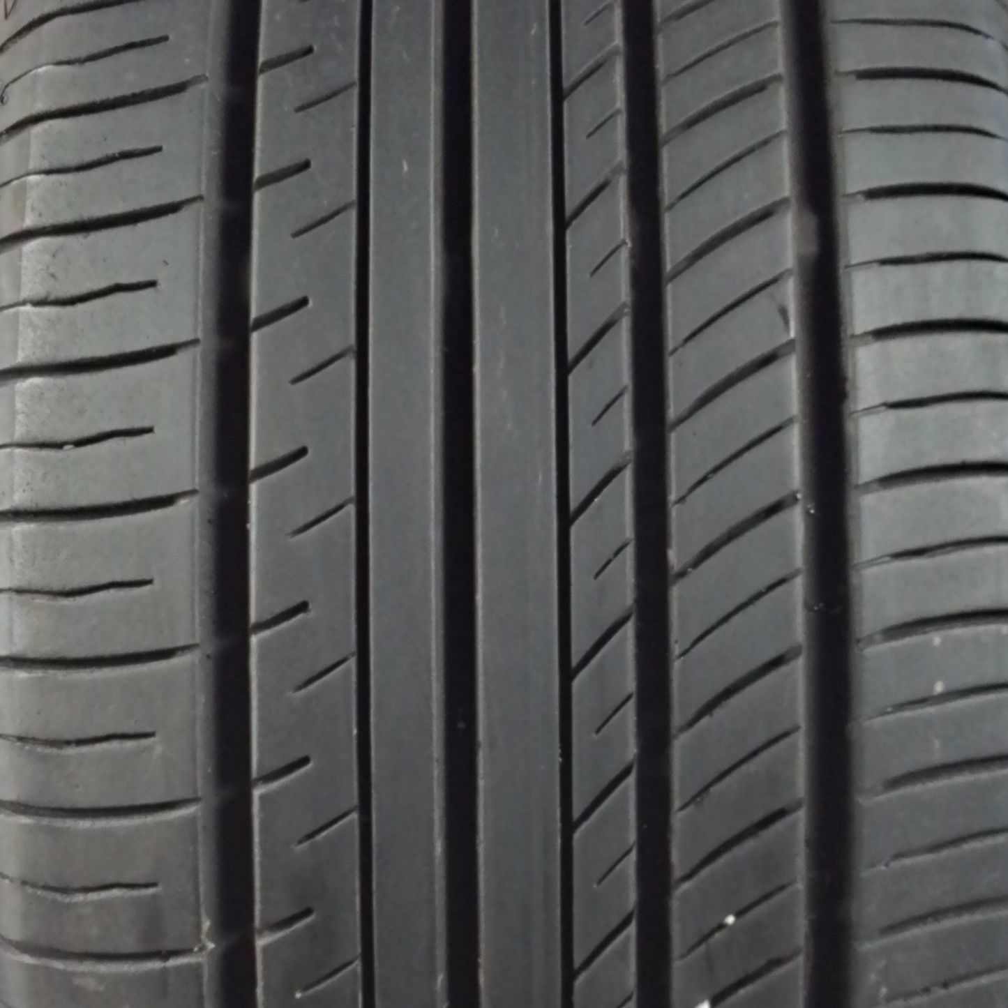 2 Yokohama 225/55 R18 Advan DB 98v