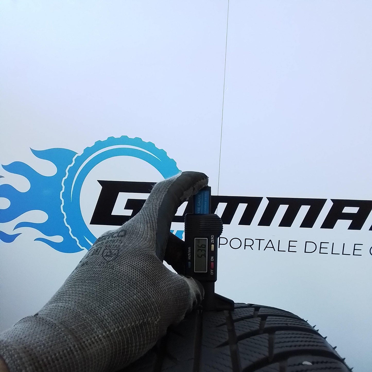 4 Bridgestone Blizzak LM001 225 50 18 95H M+S RUNFLAT