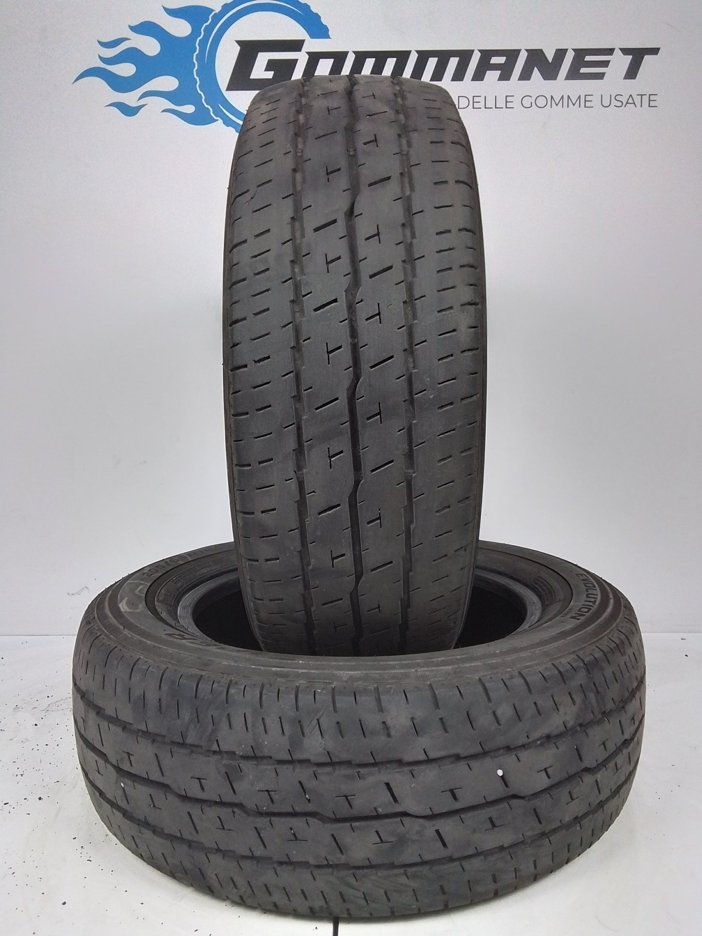 2 Cooper Discoverer 205 65 16C 107/105T