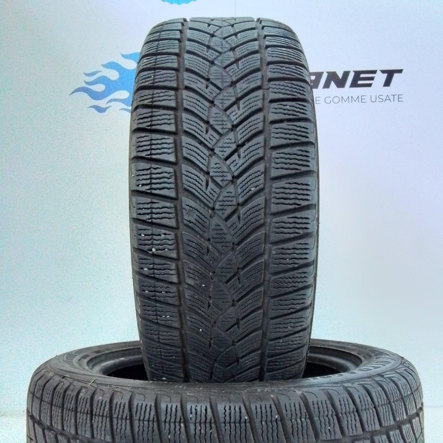 2 Goodyear Ultragrip Performance 2 275 40 21 107V