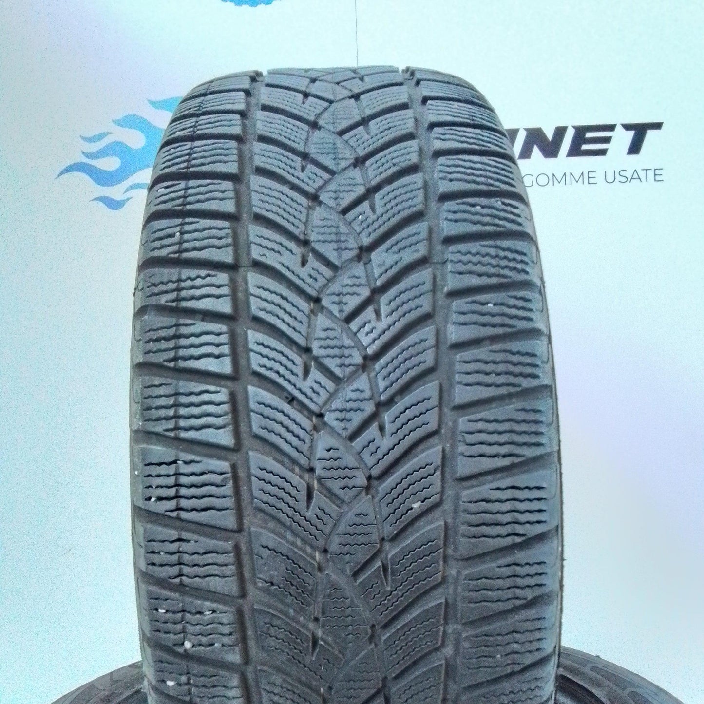 2 Goodyear Ultragrip Performance 2 275 40 21 107V