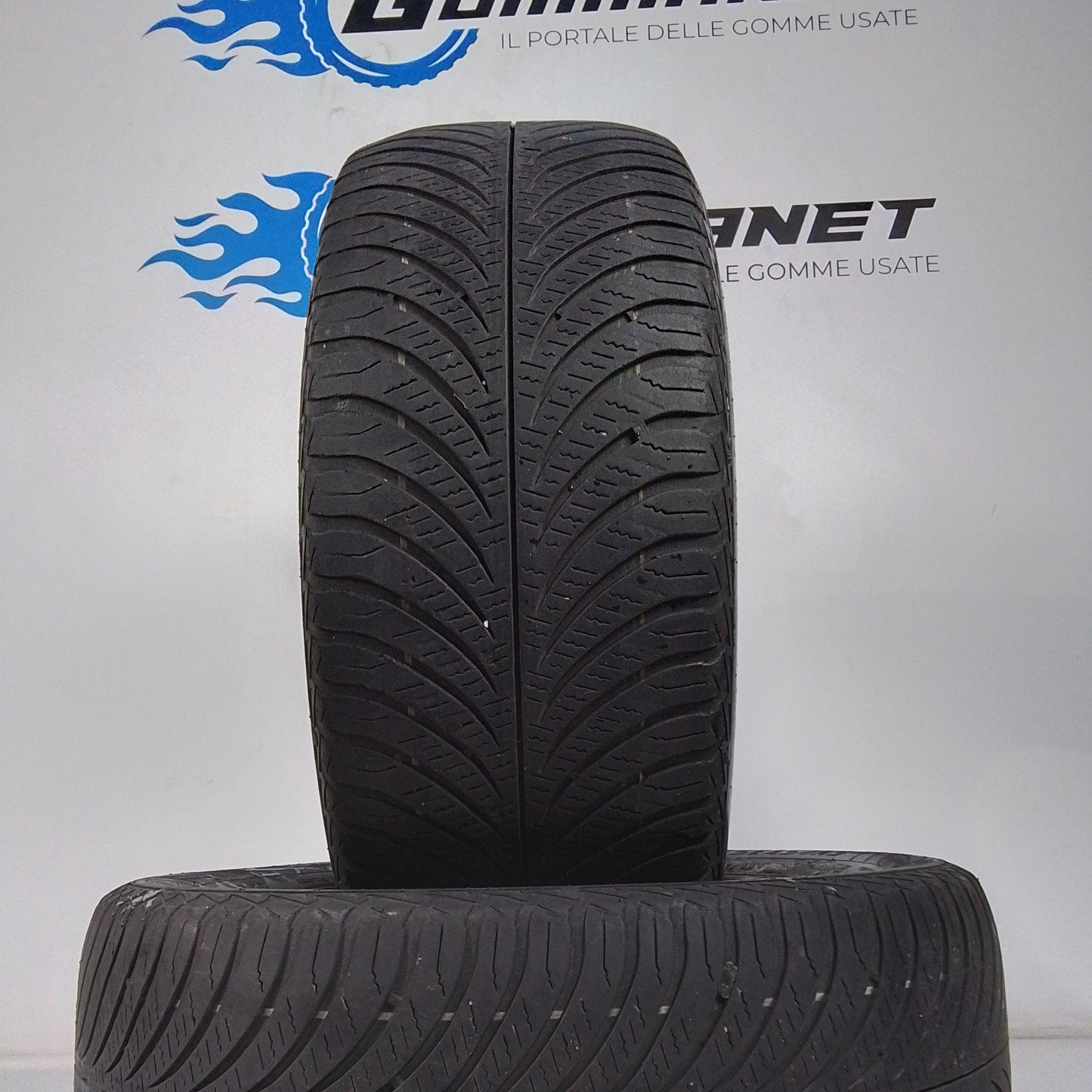 2 Goodyear Vector 4-Season Gen-2 215 55 17 94V