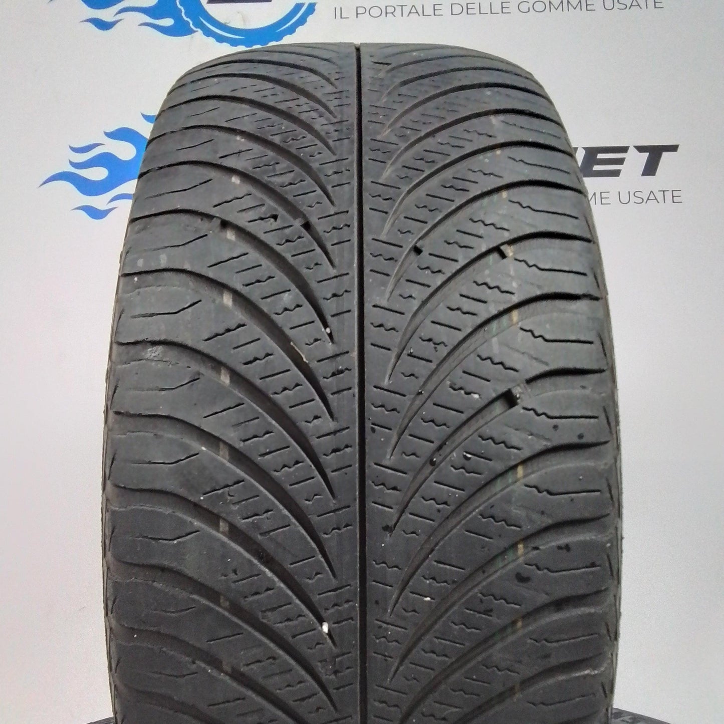 2 Goodyear Vector 4-Season Gen-2 215 55 17 94V