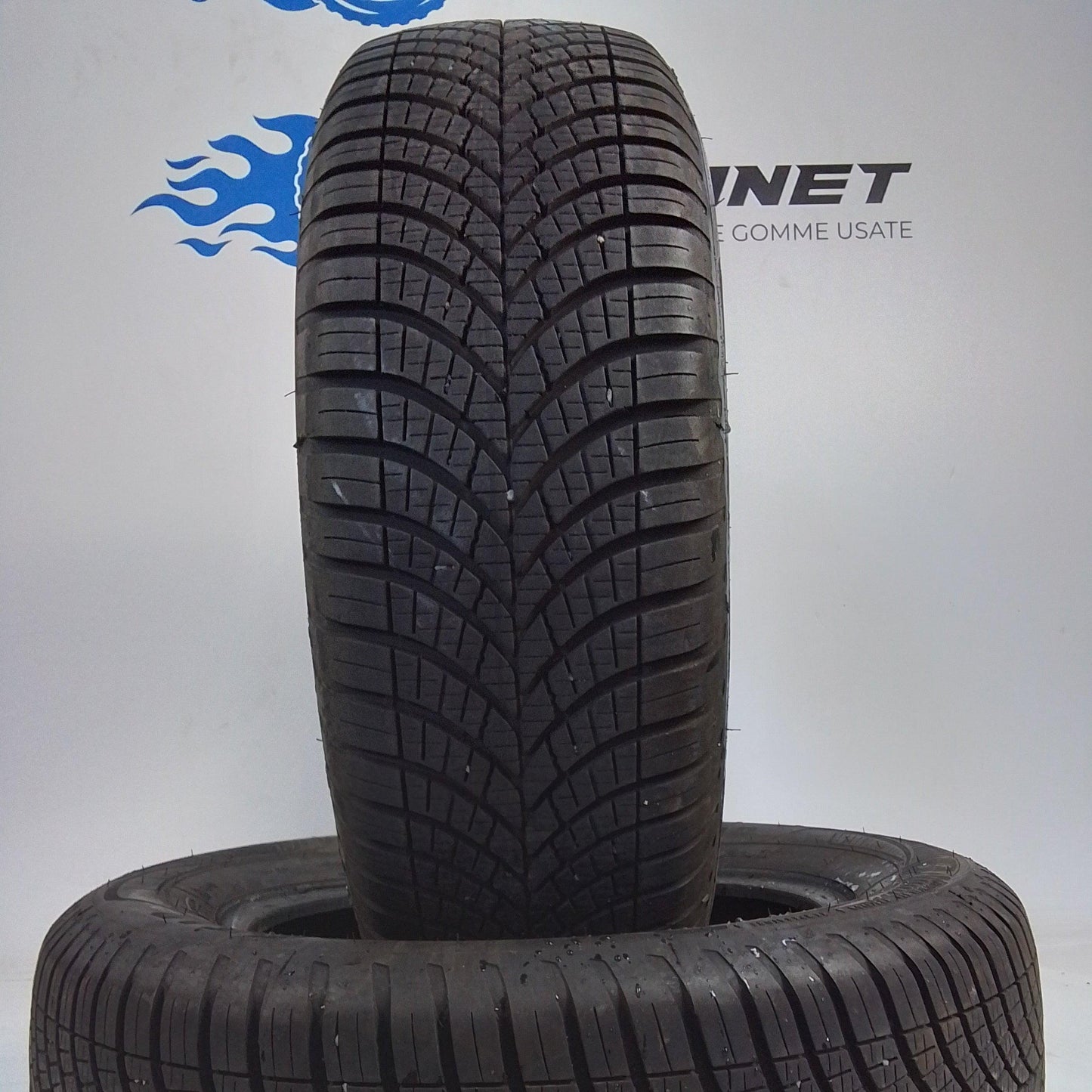 2 Goodyear Vector 4-Season Gen-2 215 65 17 99V