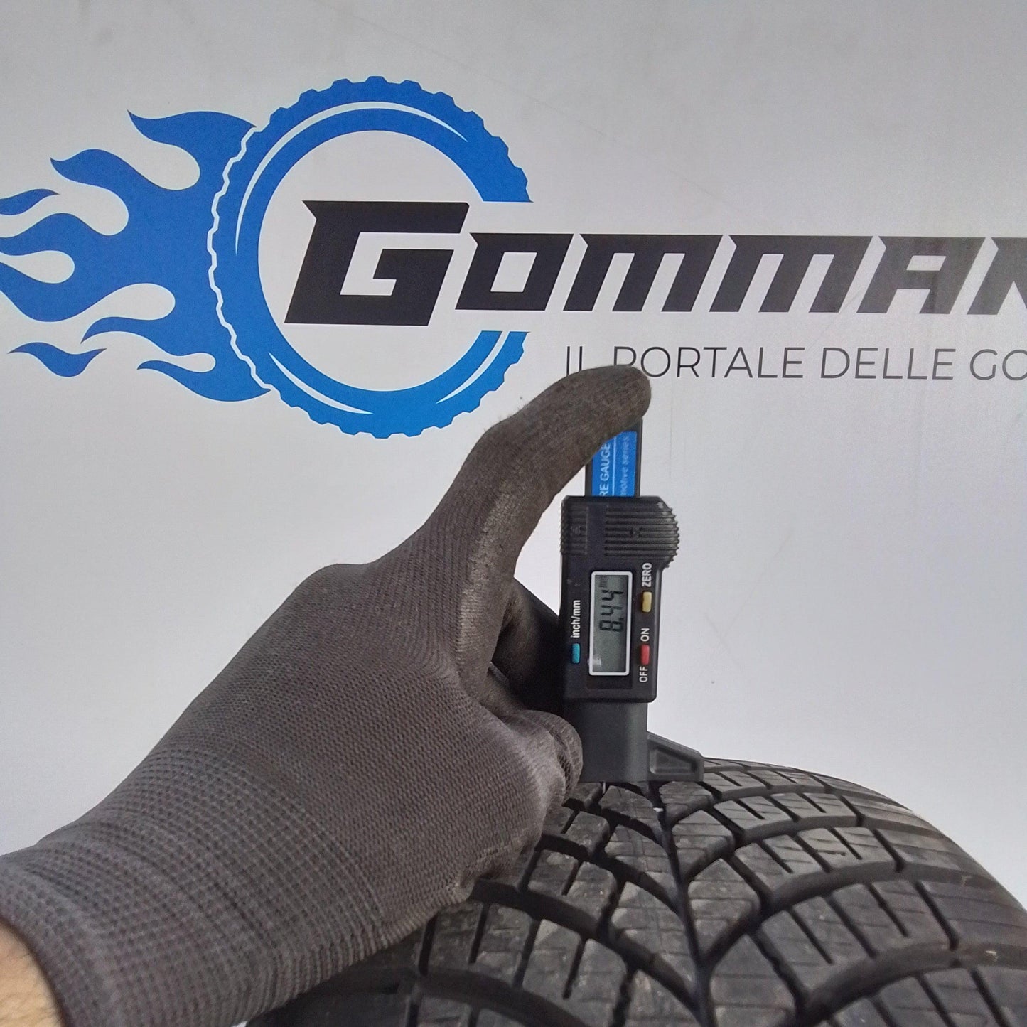 2 Goodyear Vector 4-Season Gen-2 215 65 17 99V