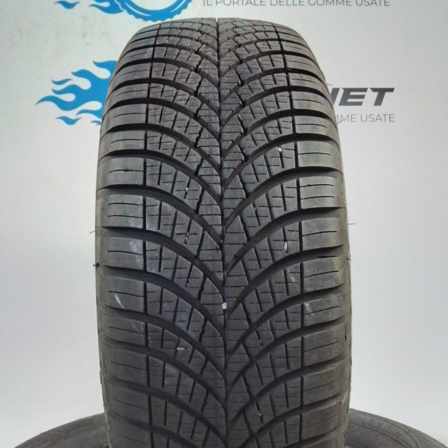 2 Goodyear Vector 4-Season Gen-2 215 65 17 99V
