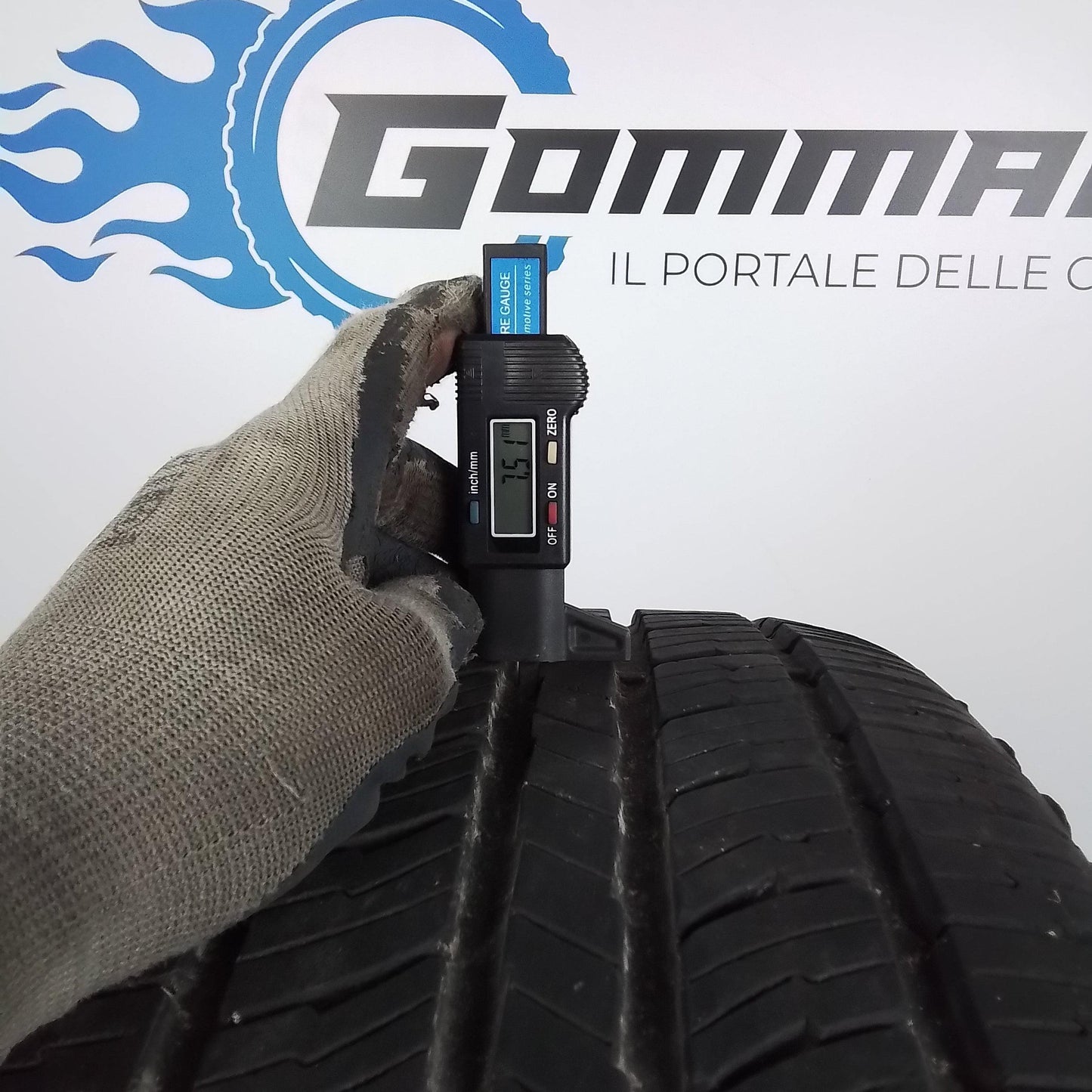 2 Kumho ecsta kh11 235 55 18 100V