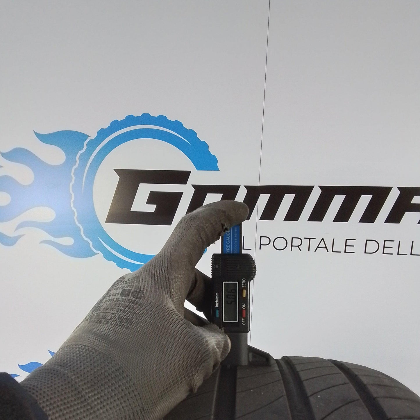 2 Michelin Primacy 4 235 40 18 91W