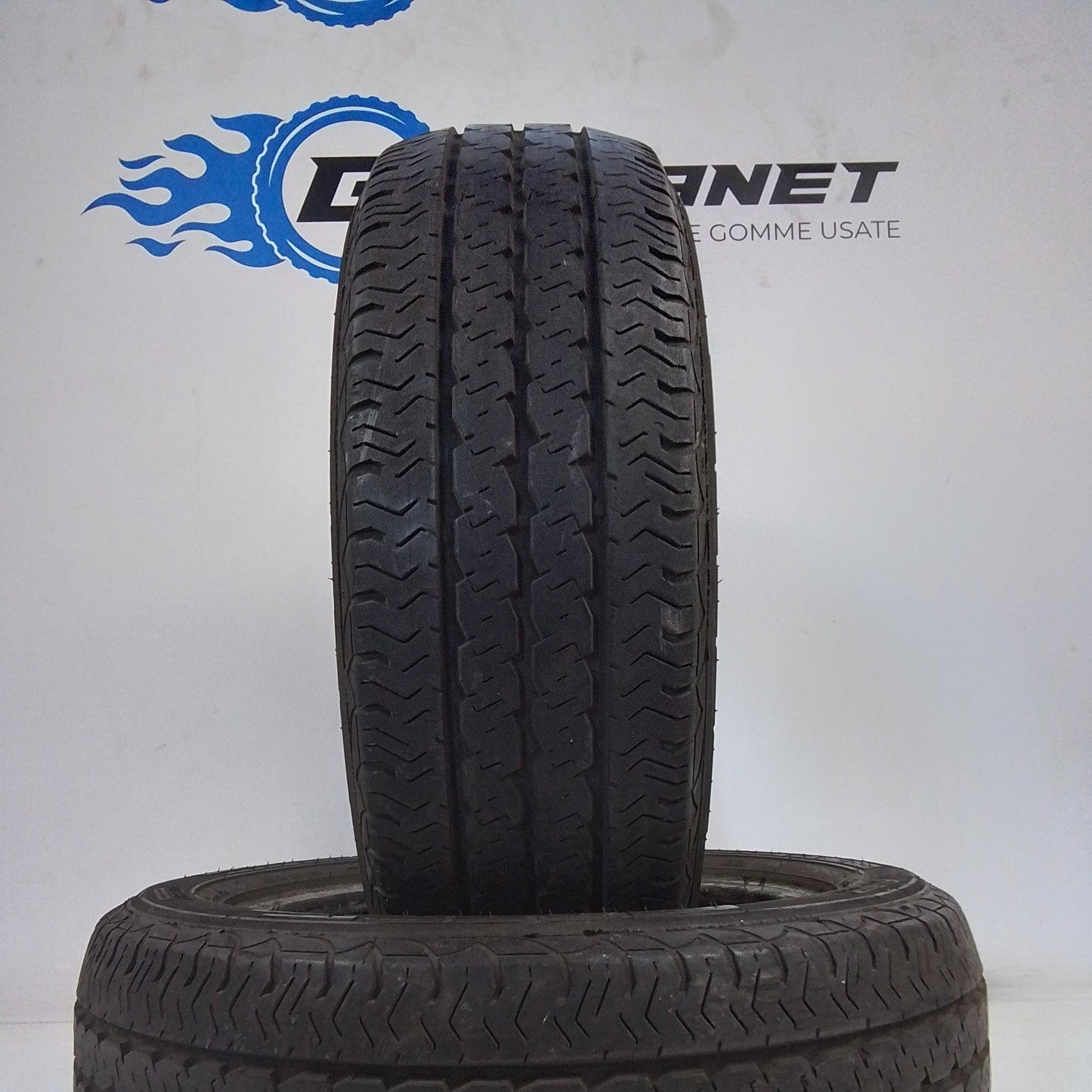 2 Pirelli Chrono 195 60 16C 99/97T