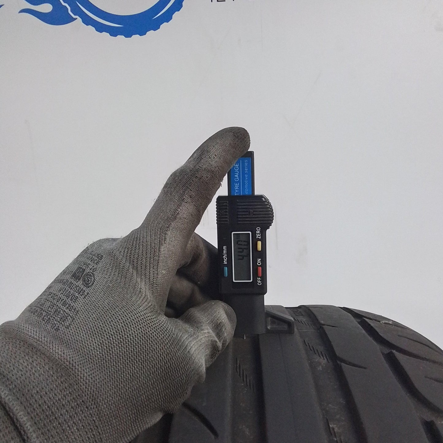 2 Taurus UHP (Michelin) 205 60 16 96W