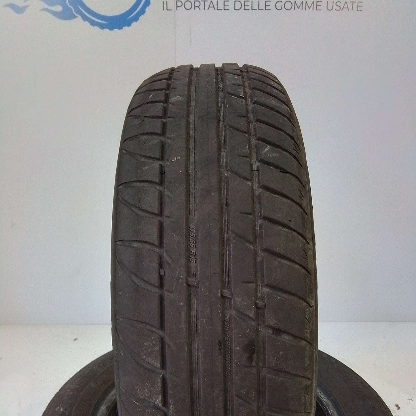 2 Taurus high Performance (Michelin) 175 65 15 84H