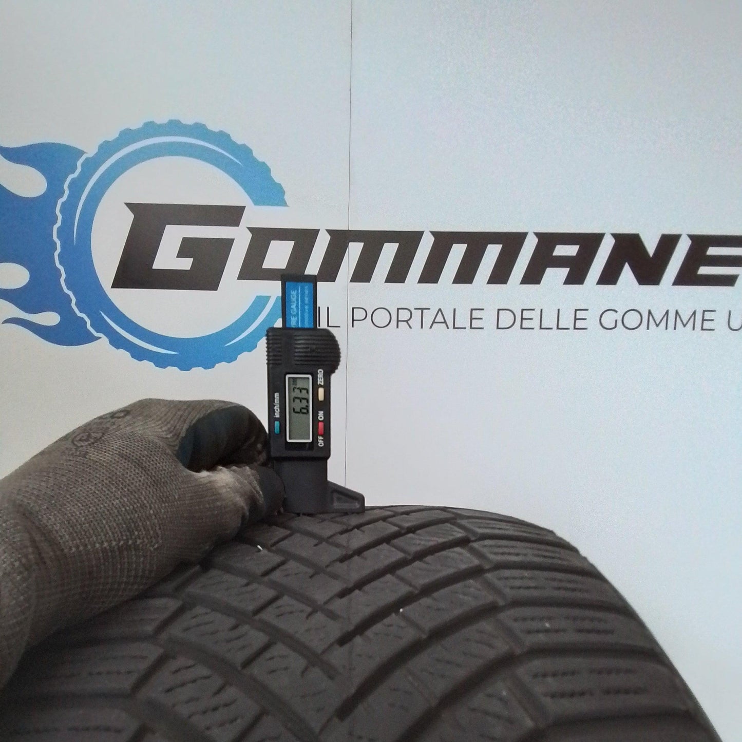 2 Yokohama BluEarth Winter v906 235 55 20 102V M+S