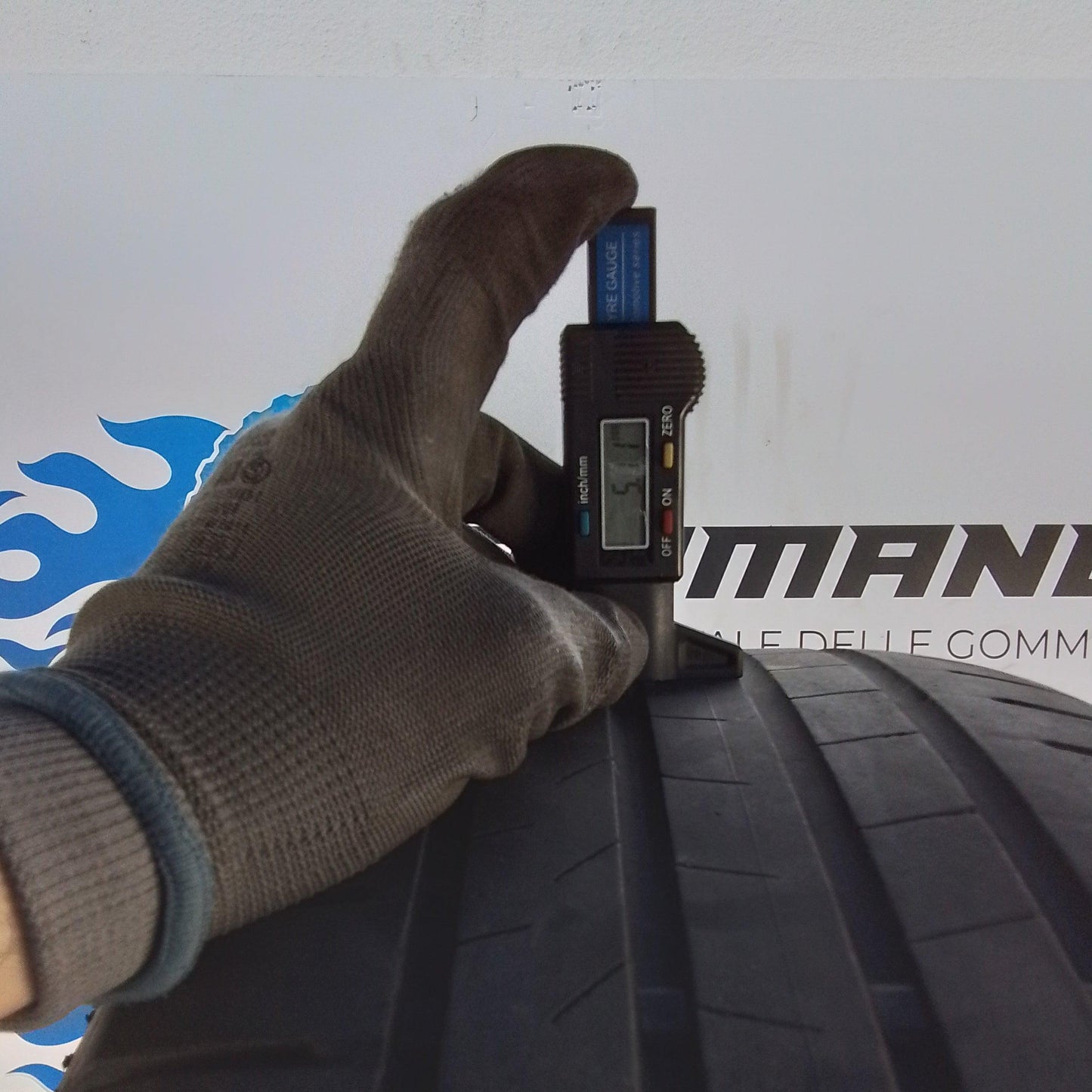 4 Bridgestone Alenza 001 235 50 19 99V