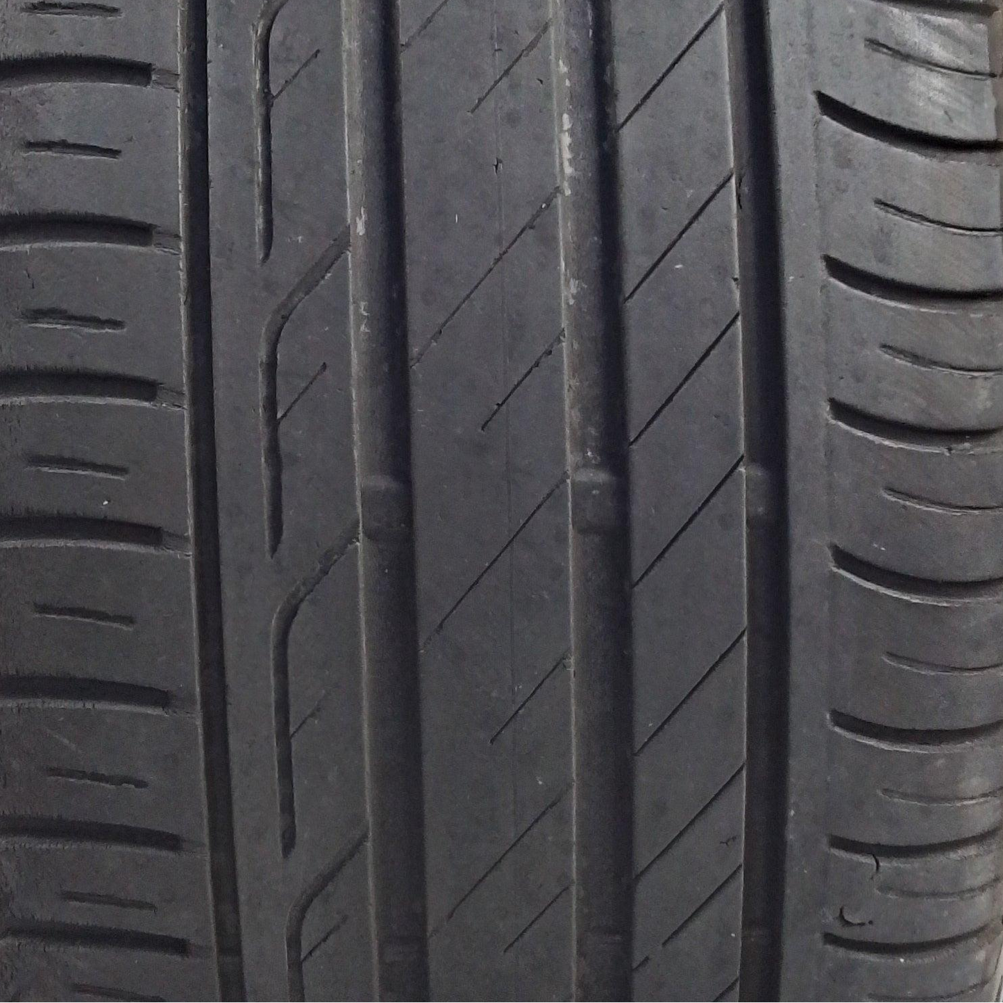 4 Bridgestone Turanza T001 225 55 18 98V