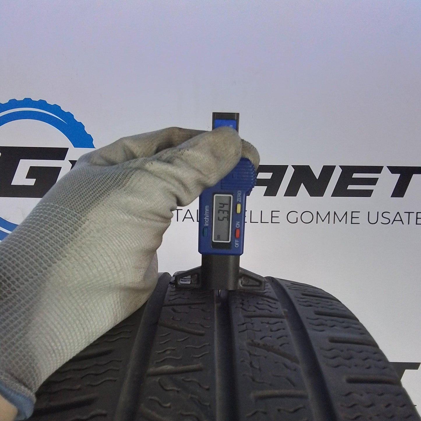 4 Pirelli 215/70 R15 Carrier Winter 109/107S M+S 8PR