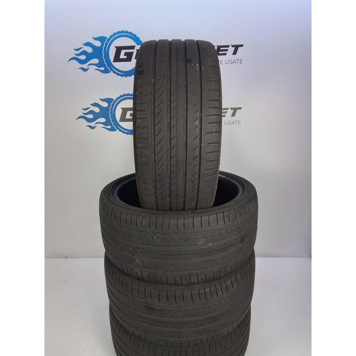 4 Pirelli 235/35 R19 Powergy