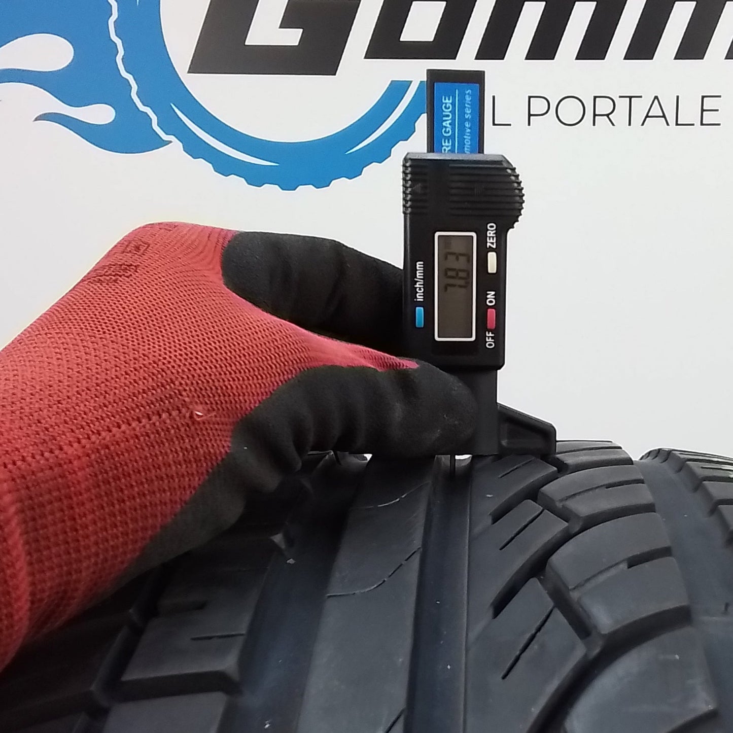 2 Kumho ecsta kh11 235 55 18 100V