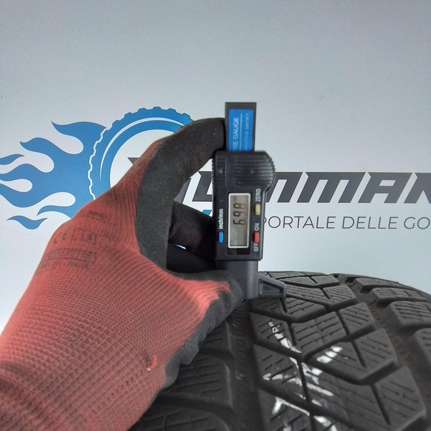 4 Pirelli Scorpion Winter 215 65 17 99H M+S