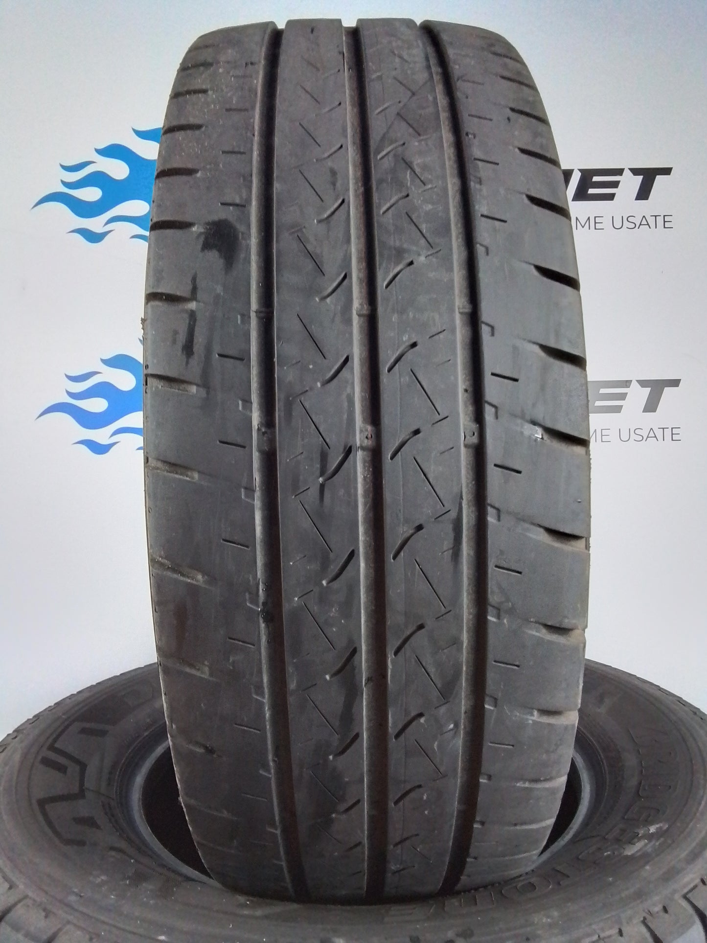 2 Bridgestone Duravis R660 235 65 16C 115/113R