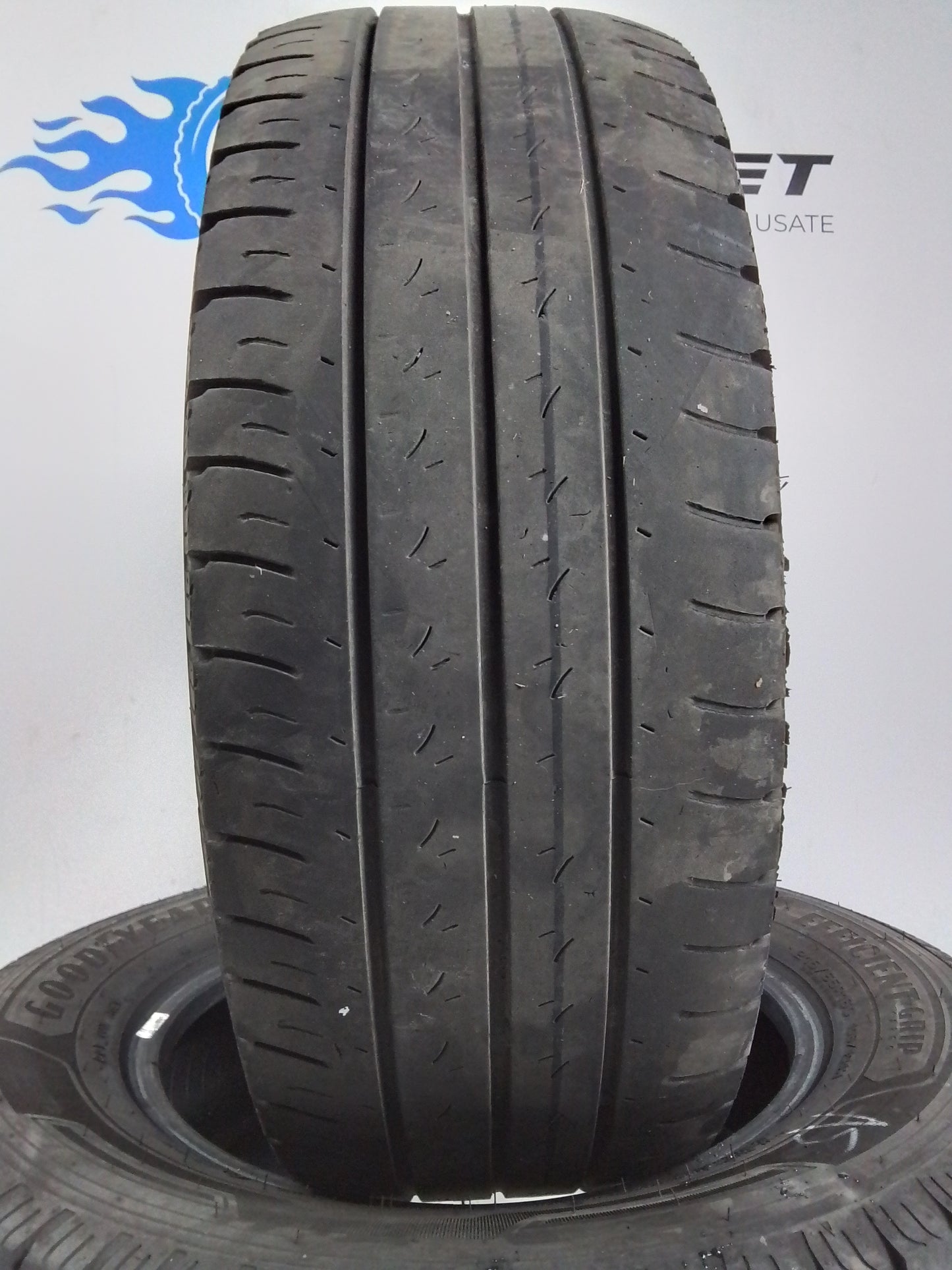 2 Goodyear Efficentgrip Cargo 215 65 16C 106/104H