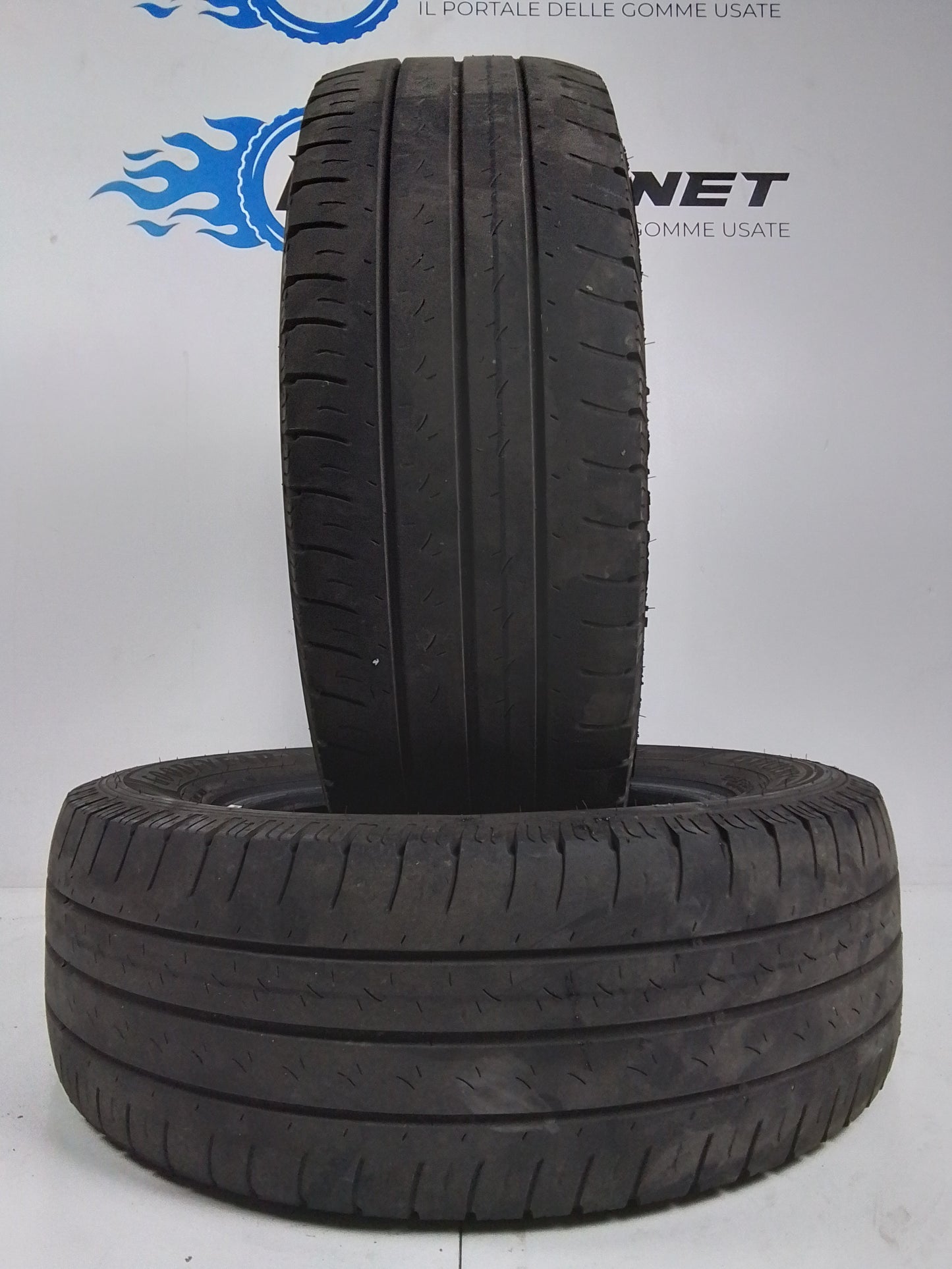 2 Goodyear Efficentgrip Cargo 215 65 16C 106/104H