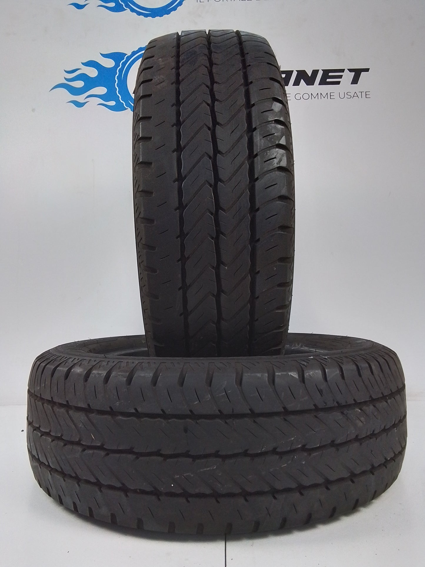 2 Dunlop Econodrive 215 60 17C 109/107T