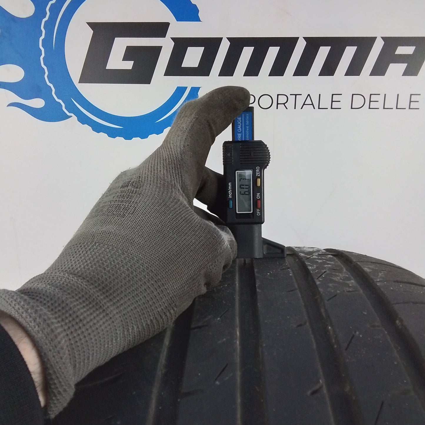 2 Maxxis Premitra 5 235 50 18 97V