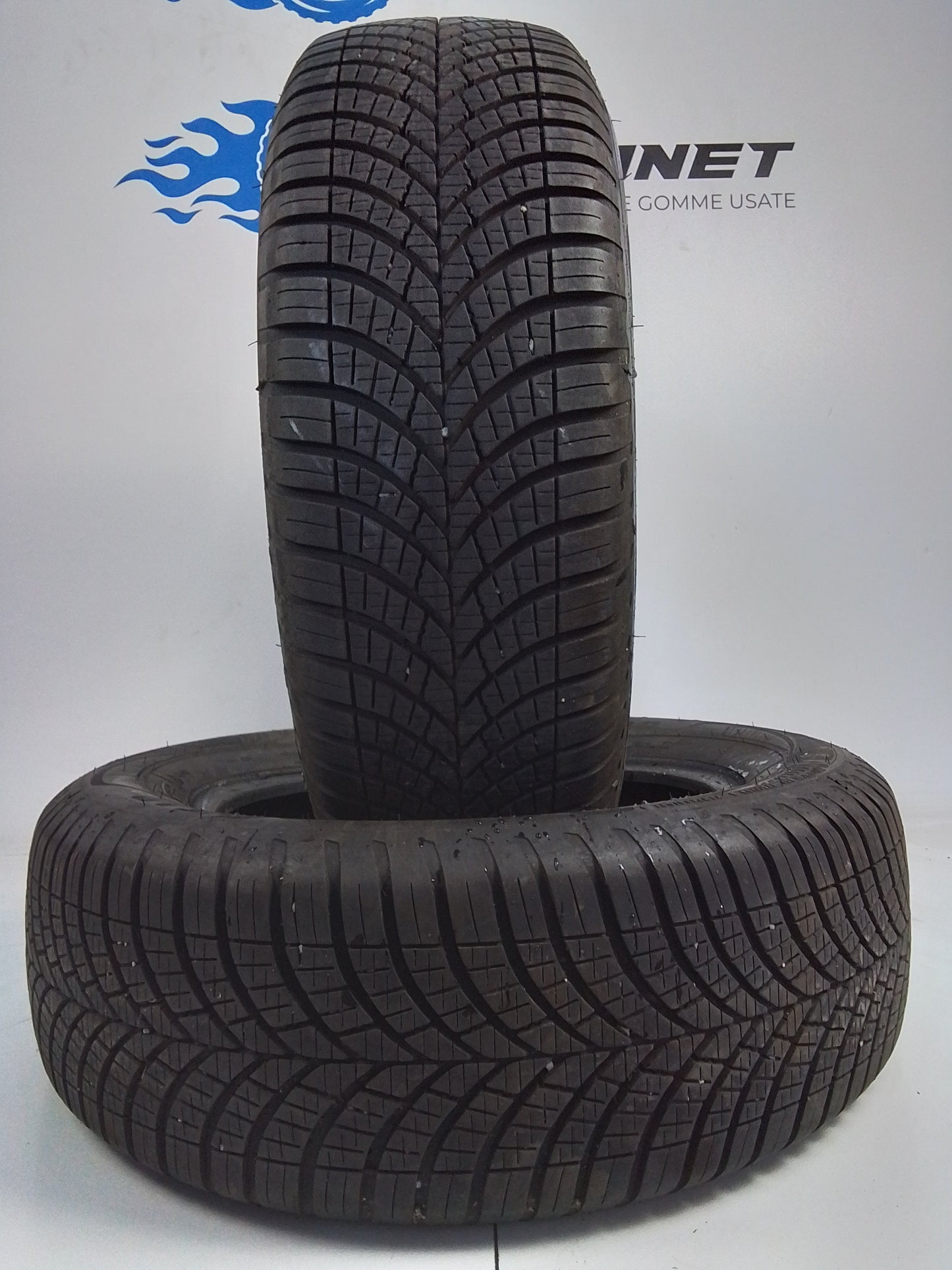 2 Goodyear Vector 4-Season Gen-2 215 65 17 99V