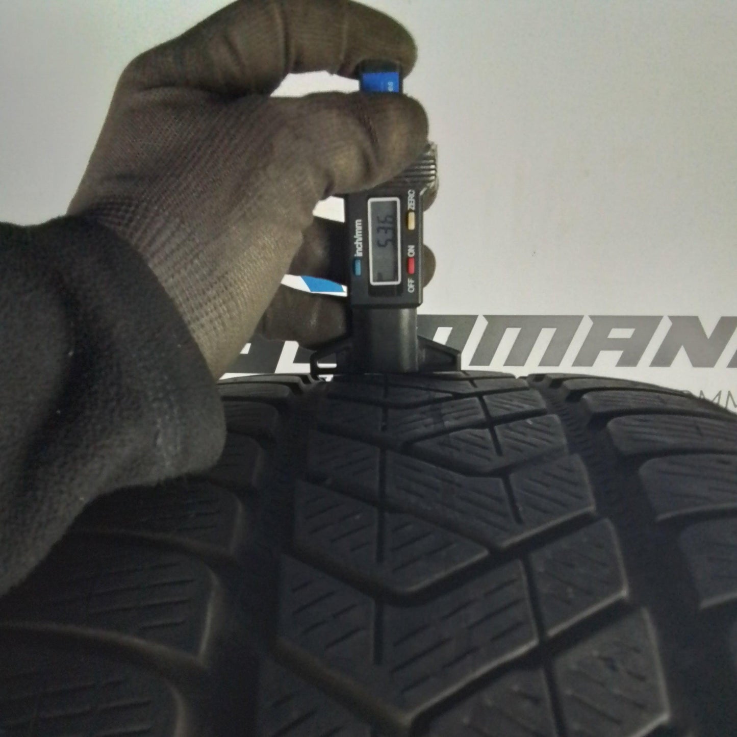 4 Pirelli 255/40 R19 Scorpion Winter