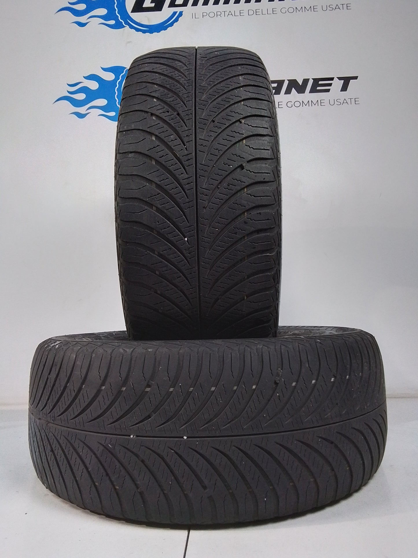 2 Goodyear Vector 4-Season Gen-2 215 55 17 94V