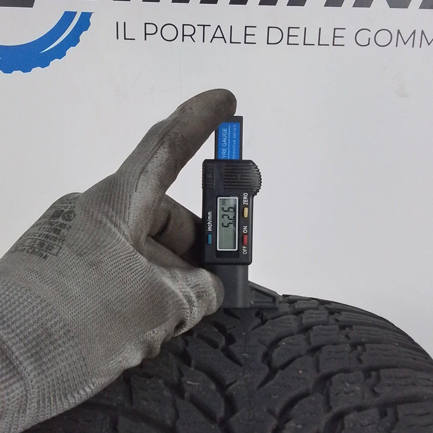 2 Nokian 215/60 R17 WR Snowproof 96H