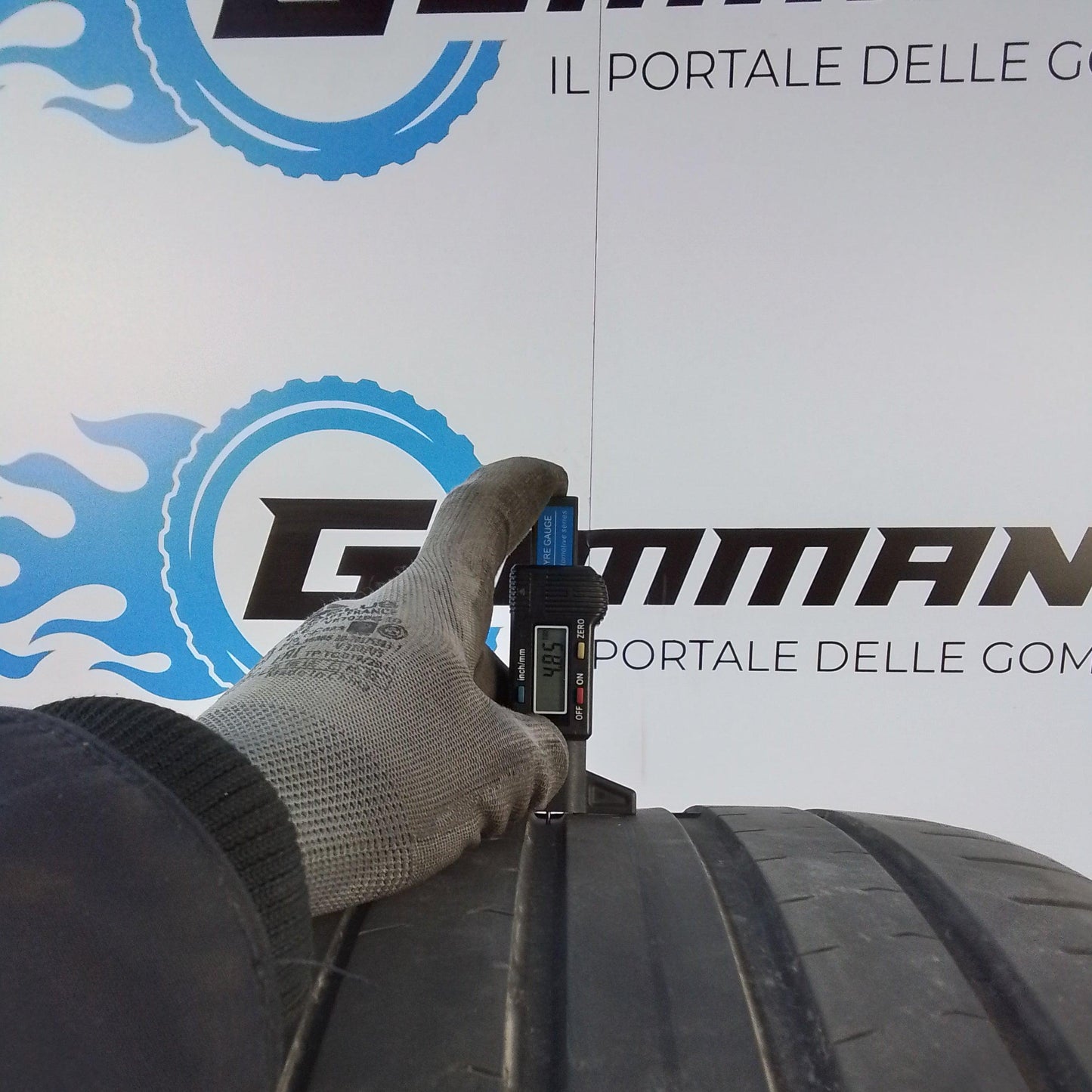 2 Pirelli Pzero 315 35 21 111Y RUN FLAT