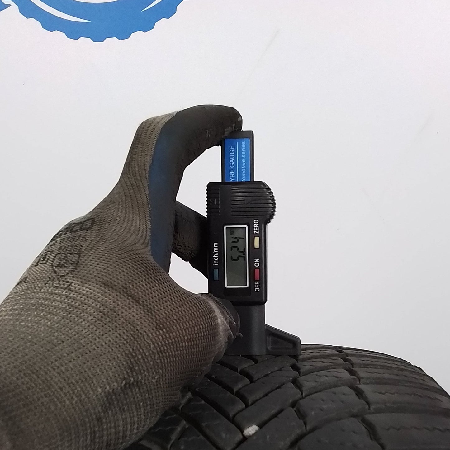 2 Yokohama 225/50 R17 Bluearth Winter V906 98v M+S XL