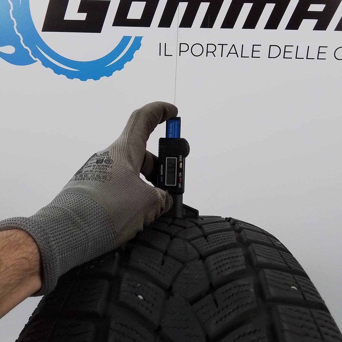 2 Goodyear 215/60 R17 Ultragrip Performance