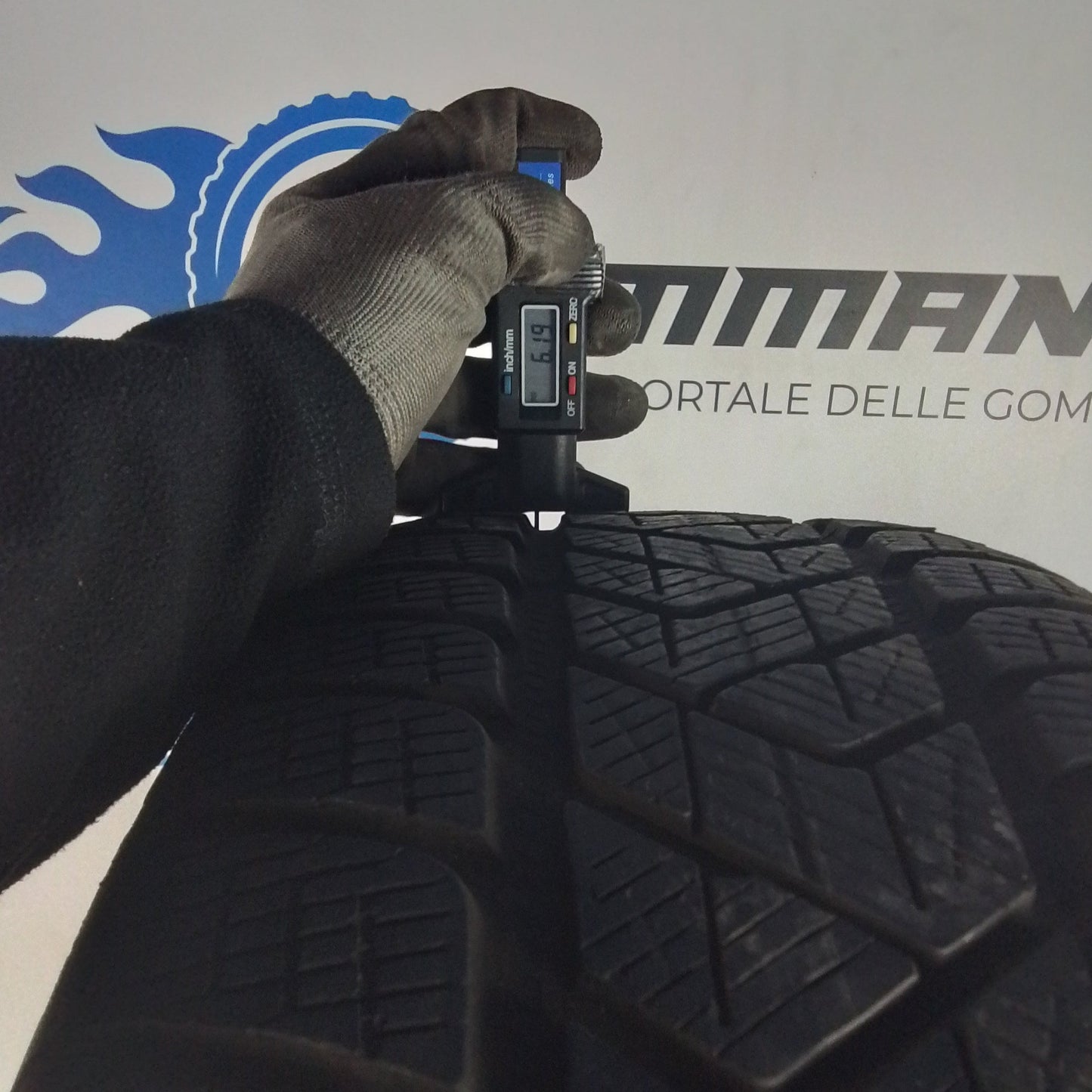 4 Pirelli 215/65 R17 Scorpion Winter 99H M+S