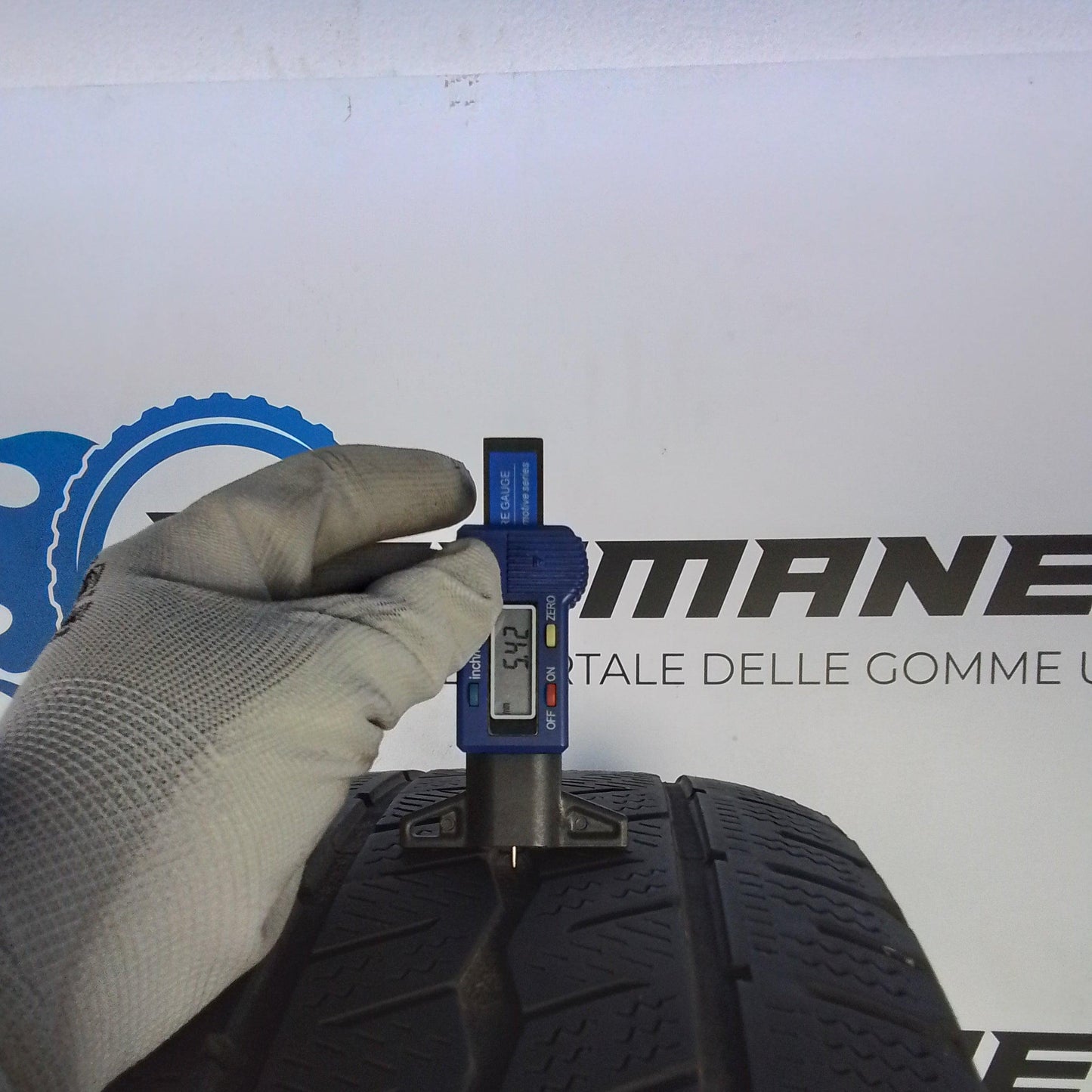 4 Hankook 235/65 R16 Winter Icept LV  M+S