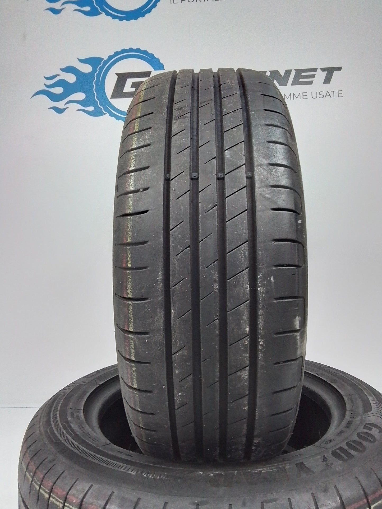 2 Goodyear Efficentgrip Performance 205 60 16 92V Runflat