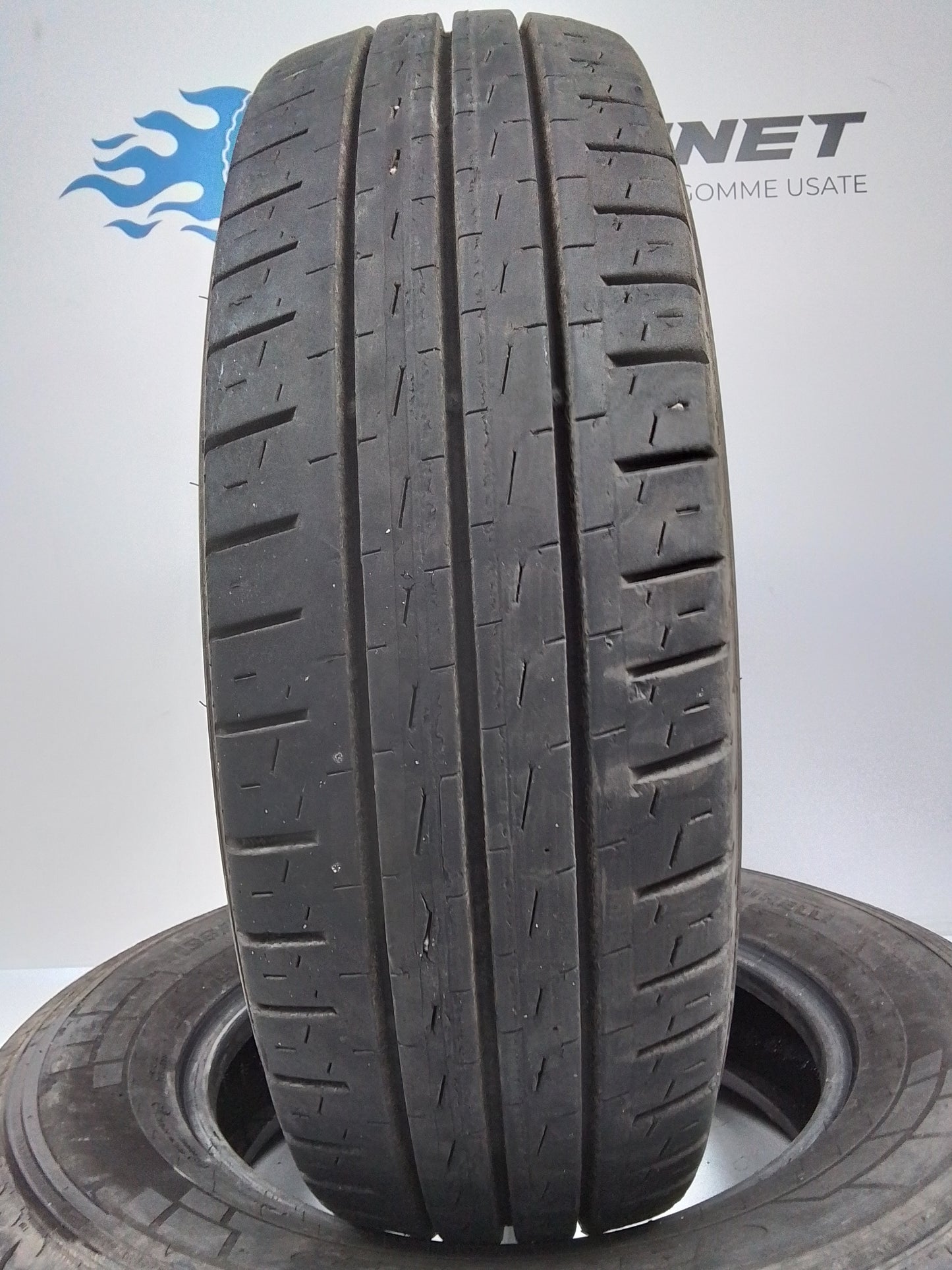 2 Pirelli Carrier 195 60 16C 99/97H